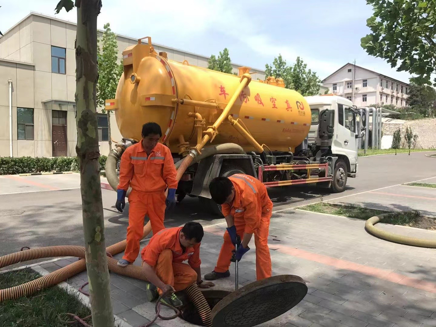 海棠化粪池清理与5-8吨吸粪车施工效率分析